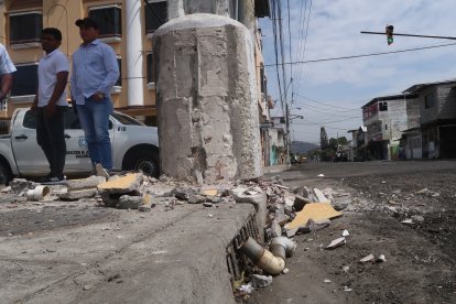Esto quedó del urinario construido por un morador del sector.