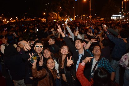 En los exteriores del estadio, fans de Bad Bunny armaron la rumba.