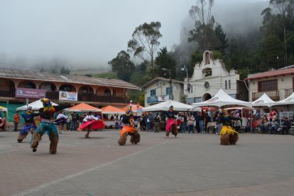 Un gran porcentaje de la población se dedica a laborar en las fábricas locales.