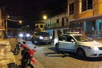 El ataque, según las primeras investigaciones policiales, habría estado dirigido contra la mujer.