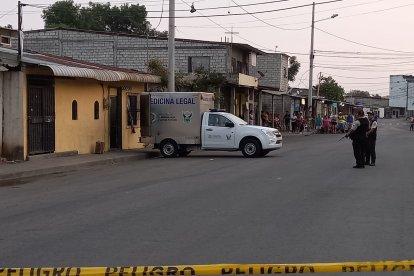 El cadáver quedó tendido dentro de una vivienda de la populosa zona duraneña.