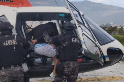 El cabecilla de la banda Los Lobos fue trasladado desde Quito hasta La Roca en Guayaquil.