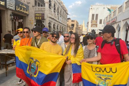 Hinchada ecuatoriana en Doha.