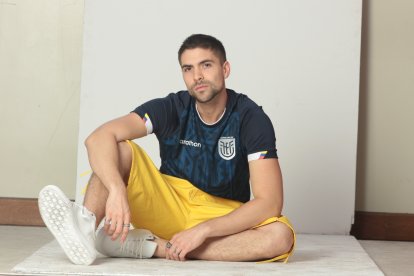 Recientemente  presentó su tema  dedicado a la Tri, en la cadena internacional Telemundo.