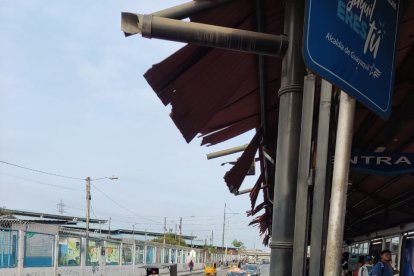 El incidente provocó que un costado de la parada quede inhabilitado.