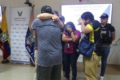 La mañana de ayer la víctima se reencontró con sus padres. Lo recibieron con abrazos.