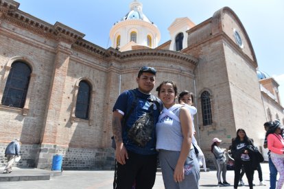 Susana Herrera y Óscar Recalde caminaron 7 horas desde Cayambe para visitar el Santuario.
