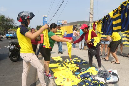 Los guayaquileños se despertaron con pie derecho y entusiasmados por alentar a la selección