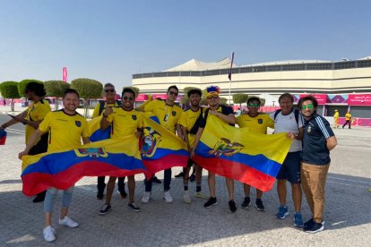 Las fiesta fuera del estadio con los ecuatorianos fue a lo grande.