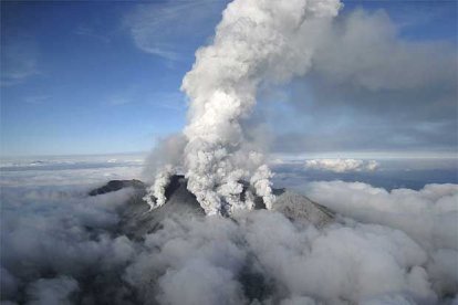Vigilar los gases que liberan los volcanes activos podría evitar catástrofes