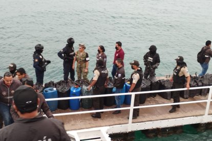 Una tonelada de droga y dos detenidos en un operativo marítimo en Salinas