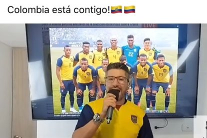 David Lumas, el Trovador de América, grabó su video en homenaje a la Tricolor con una foto de fondo.