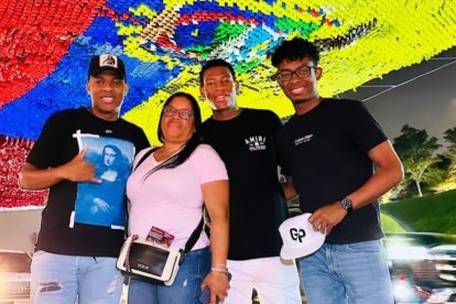 Gonzalo Plata invitó a su familia, para que lo acompañen en el Mundial de Catar.