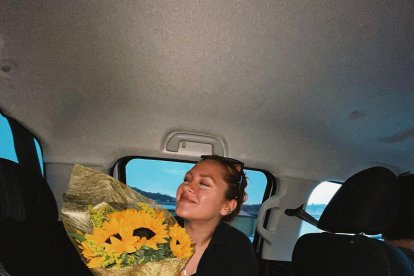 La cantante durante su llegada al país.