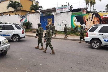 La Policía Nacional movilizó a personal especializado para realizar la extracción segura.