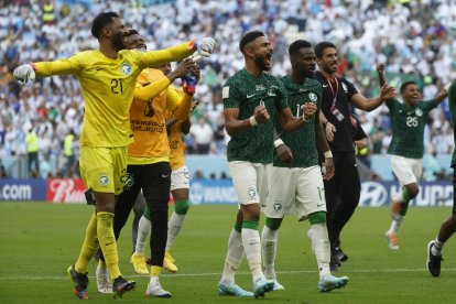 La selección de Arabia Saudita ganó 2-1 a Argentina, en la primera fecha del grupo C.