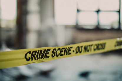 Al parecer, según la prensa local, el suicida también intentó matar a su pareja, pero ésta se escondió en un supermercado.