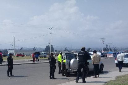 Agentes de la policía realizaron varios operativos para ubicar a los sospechosos.