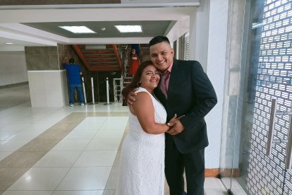 Roberto Moreira y Jenny Herrera se encontraban listos para casarse en el Registro Civil, ubicado en las calles 9 de Octubre y Pichincha, centro de Guayaquil, en pleno partido de Ecuador.