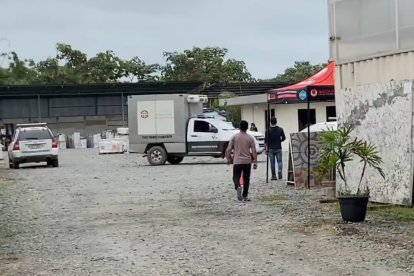 En un almacén de la avenida 25 de Junio de la ciudad de Machala hallaron un 'muñeco'.
