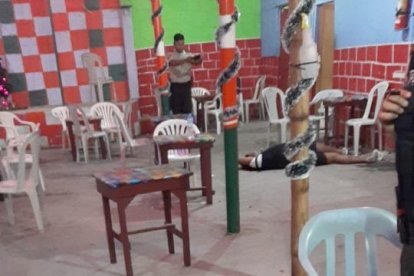 El cuerpo quedó en medio de la pista de baile del centro de diversión nocturna.