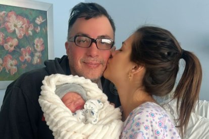 Troi Alvarado y Arianna Mejía disfrutan de su primer bebé juntos.  Ambos tienen dos hijos de sus anteriores compromisos.