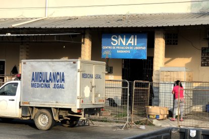 En la policía se investiga si el detenido se colgó.