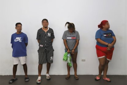 Las personas detenidas son dos hombres y dos mujeres.