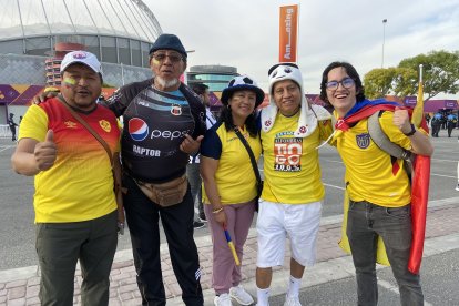 José Oña, Edwin Tingo, Lilia Proaño, Leonardo Tito y Miguel Pazmiño en Catar.