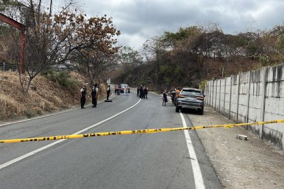 En este tramo que conecta la vía a la costa con la Perimetral fue encontrado  Joseph Alvarado Villamar, de 28 años.