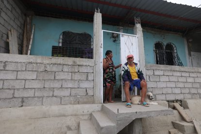 Esta vivienda fue atacada por los criminales, una mujer y un adolescente resultaron heridas.