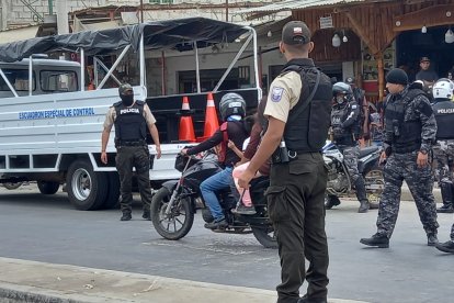 Matones le repartieron bala a cuatro personas, dos murieron