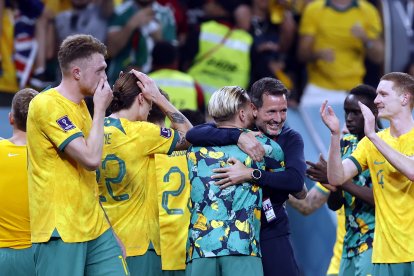 Leckie mete a Australia en octavos; Dinamarca, eliminada del Mundial de Catar