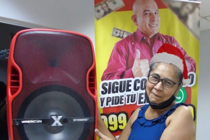 Cecilia Cedeño Guzmán se puso navideña al iniciar diciembre, pues ya tiene parlante  nuevo para la pachanga.