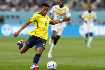 Gonzalo Plata fue titular en los 3 partidos de Ecuador en la fase de grupos del Mundial.