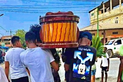 En redes sociales circularon imágenes del sepelio de Marcel Mideros.