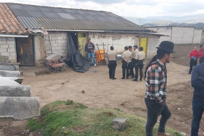 Tres cadáveres hallados en una casa