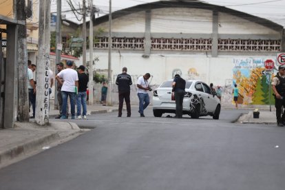 El cadáver fue retirado por agentes policiales.