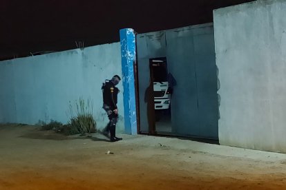 La Policía llegó al lugar a recabar indicios.