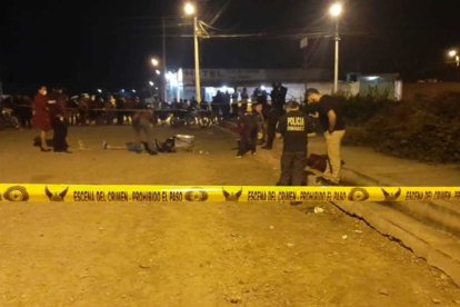 El cuerpo de la víctima cayó sobre la calle.