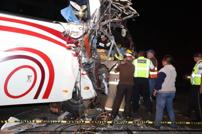 Una de las víctimas mortales falleció dentro del bus y las otras en las casas de salud donde fueron trasladadas.