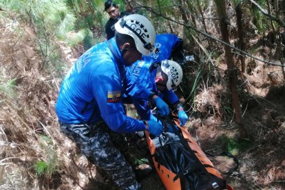 Los cuerpos fueron sacados del sector desolado y permanece en el centro forense.