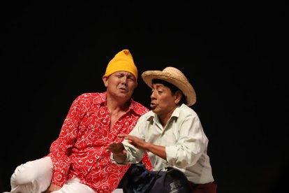 Oswaldo Segura (izquierda) volvió a interpretar a 'Pipiolo', y Augusto Enríquez al campesino 'Don Loro' en la obra 'Como e' la cosa'.