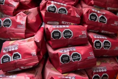 Los cambios en el rendimiento cognitivo a lo largo del tiempo se evaluaron con pruebas de recuerdo inmediato y diferido de palabras.