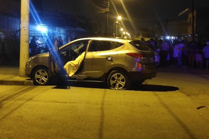 Contra un poste se chocó el jurista, luego de recibir la plomiza.