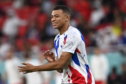 Kylian Mbappé no fue parte de los entrenamientos de Francia como medida de precaución por un problema en el tobillo.