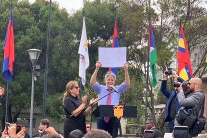 Lasso formaliza el proyecto de Reforma Parcial a la Constitución para modificar trabajo de las Fuerzas Armadas