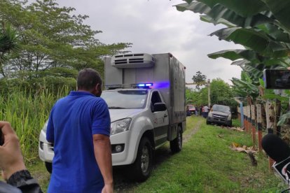 El cuerpo del hombre de 65 años quedó tendido junto a su camioneta, a la entrada de una finca bananera.