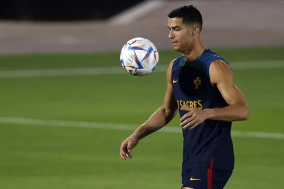 El delantero Cristiano Ronaldo durante el entrenamiento de Portugal, previo al partido de cuartos de final del Mundial Catar 2022 ante Marruecos.