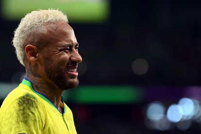 Neymar lució desconsolado, luego de la eliminación de Brasil en el Mundial de Catar.